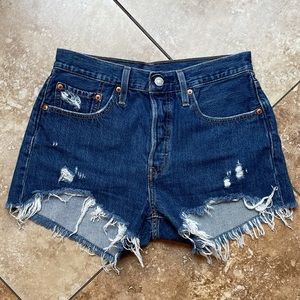 NWOT Levi’s 501 Cut Off Denim Shorts - Size 27